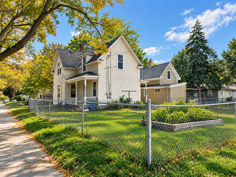 4049 Girard Ave N, Minneapolis, MN 55412