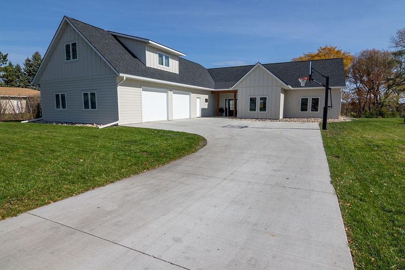 1949 Rosewood Ln SE, Alexandria, MN 56308