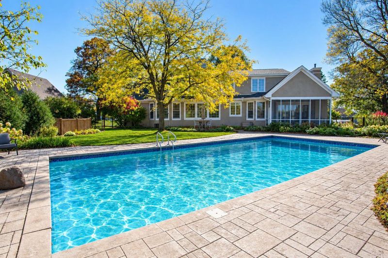 2419 Golf View Dr, River Falls, WI 54022