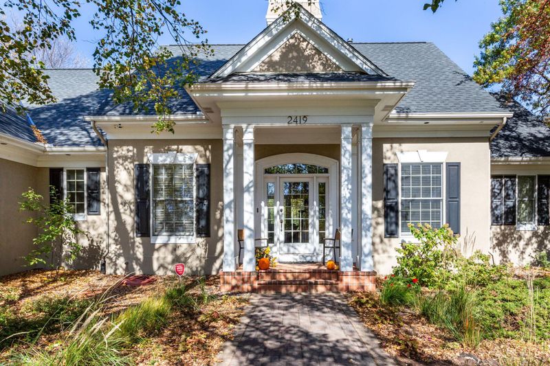 2419 Golf View Dr, River Falls, WI 54022