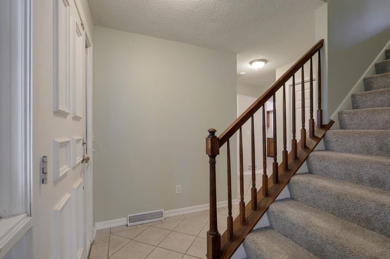 1440 Valley View Rd, Chaska, MN 55318
