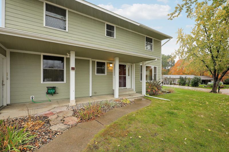 1440 Valley View Rd, Chaska, MN 55318