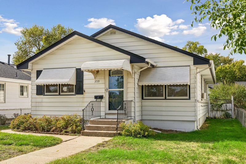 3739 Lee Ave N, Robbinsdale, MN 55422