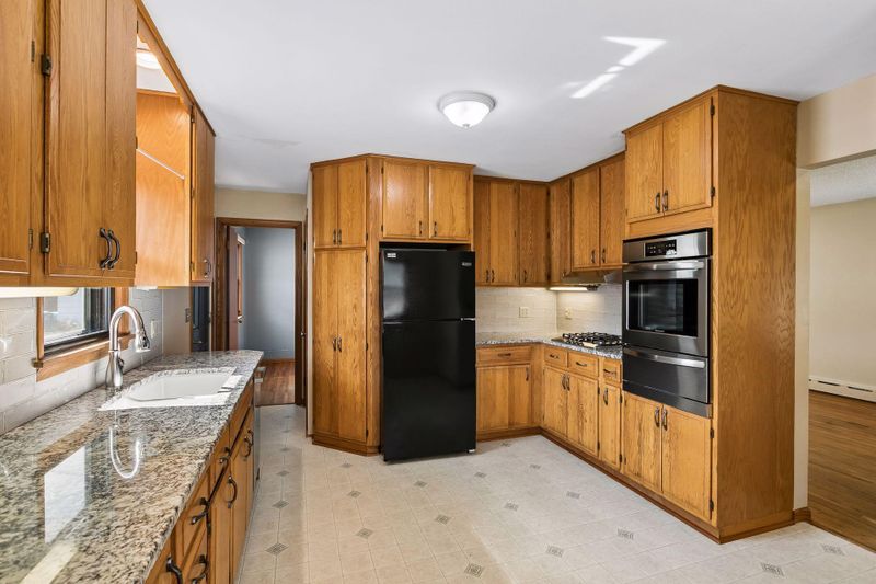3739 Lee Ave N, Robbinsdale, MN 55422
