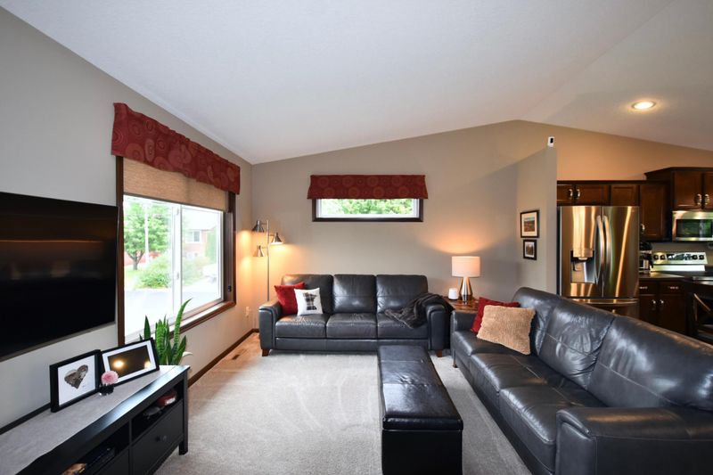 201 Golden Bear Ln, Zumbrota, MN 55992