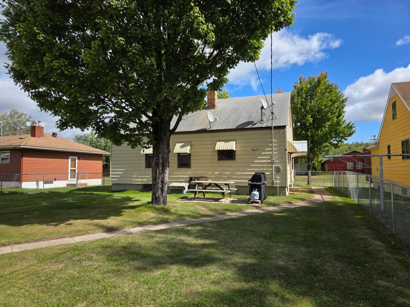 629 3rd St, Nashwauk, MN 55769