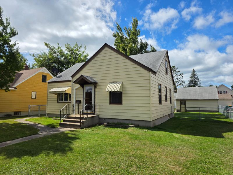 629 3rd St, Nashwauk, MN 55769