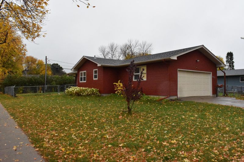 402 Maple Ln, Moorhead, MN 56560