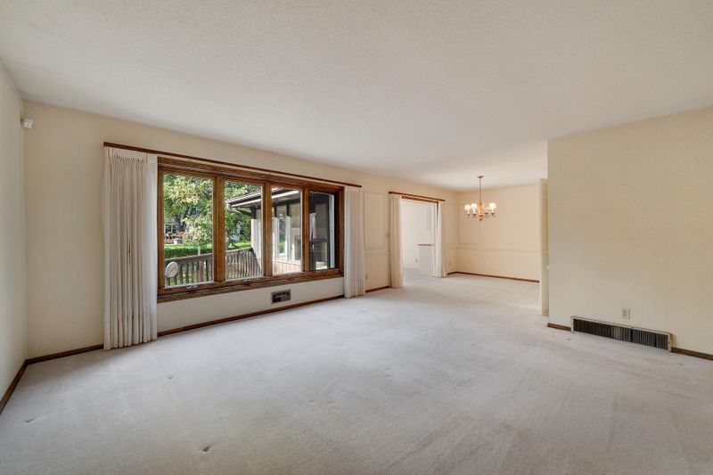 9716 Oxborough Rd, Bloomington, MN 55437