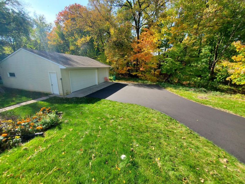 5530 Wedgewood Dr, Shorewood, MN 55331