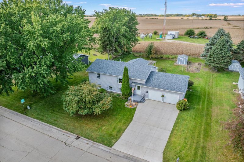 906 Summit Dr, Fairmont, MN 56031