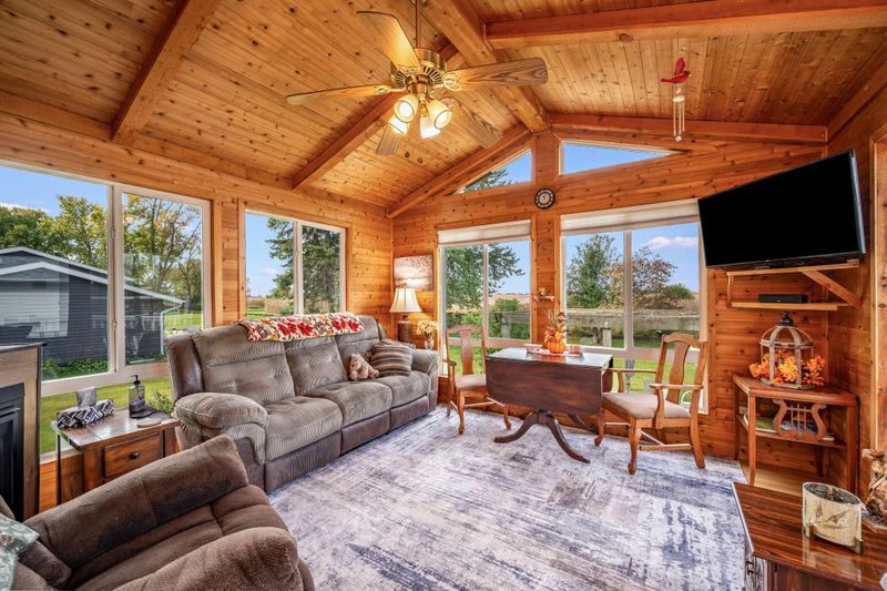 906 Summit Dr, Fairmont, MN 56031