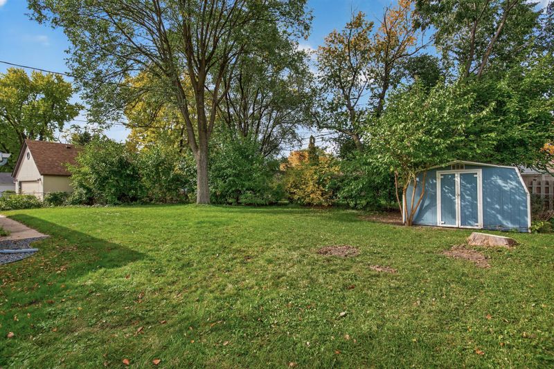 2937 Pascal St, Roseville, MN 55113