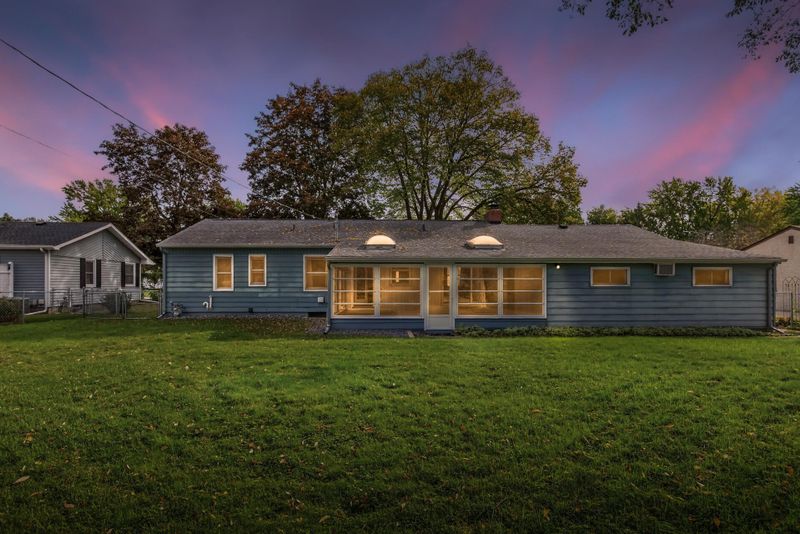2937 Pascal St, Roseville, MN 55113