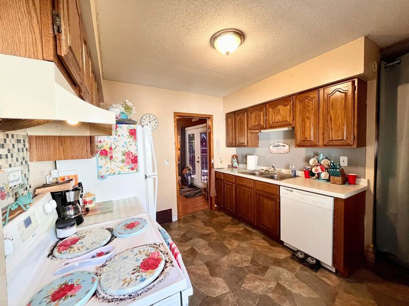 904 3rd St SW, Willmar, MN 56201