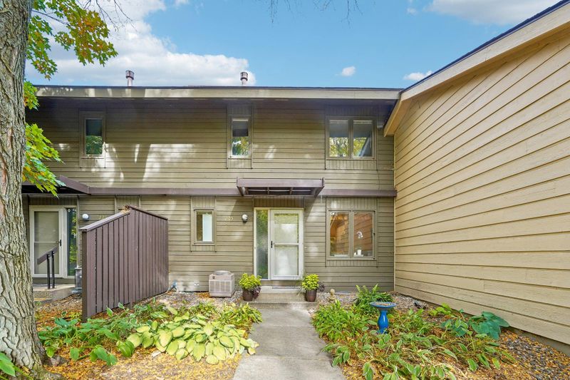 225 Birnamwood Dr, Burnsville, MN 55337