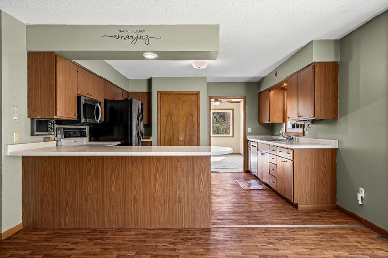 705 S 2nd St, La Crescent, MN 55947