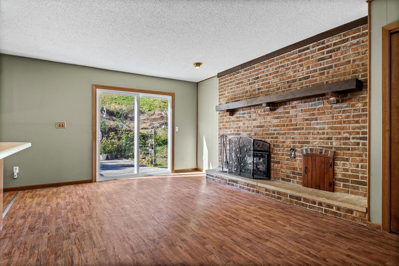 705 S 2nd St, La Crescent, MN 55947