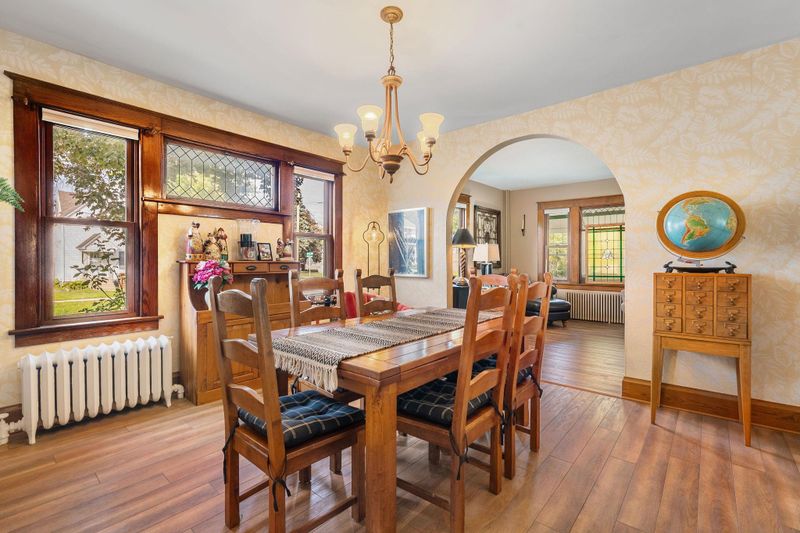 911 6th St NW, Austin, MN 55912