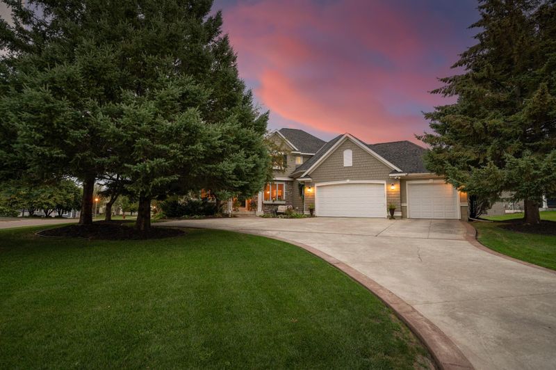 7757 7th St N, Oakdale, MN 55128