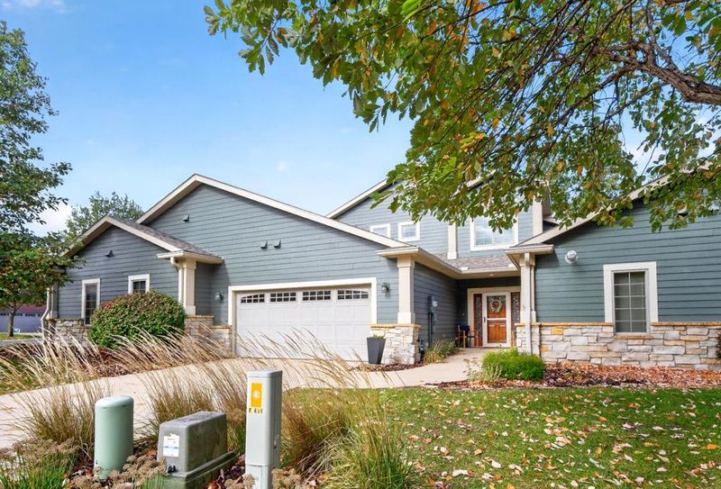 671 Panorama Cir NW, Rochester, MN 55901