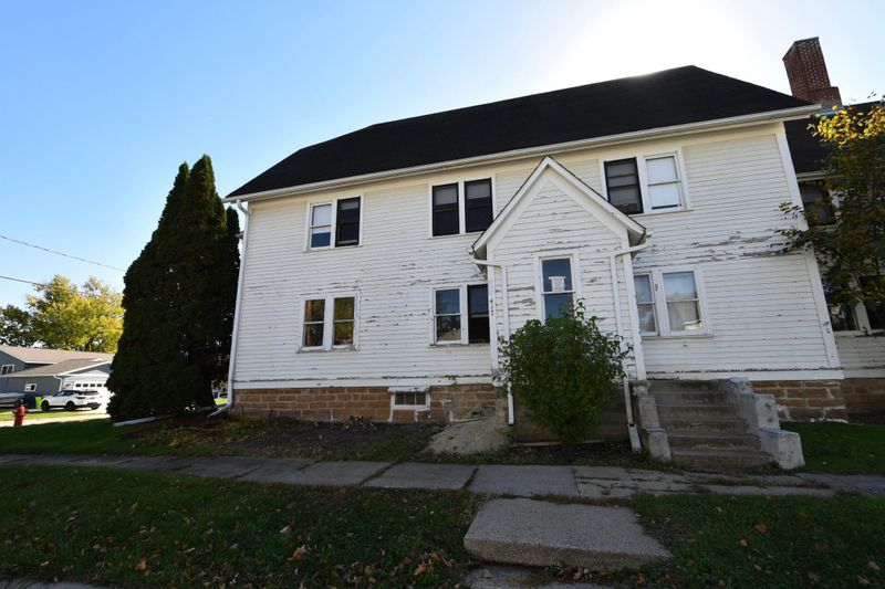 417 W 2nd St, Zumbrota, MN 55992