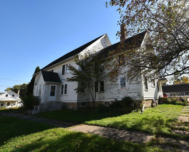 417 W 2nd St, Zumbrota, MN 55992