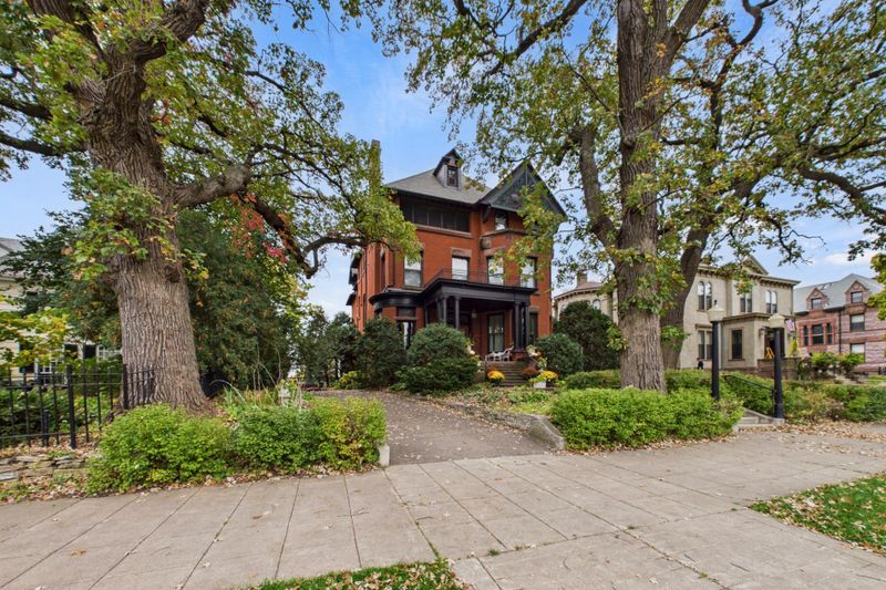 302 Summit Ave #D, Saint Paul, MN 55102