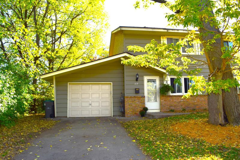 819 - 821 55th Ave N, Brooklyn Center, MN 55430