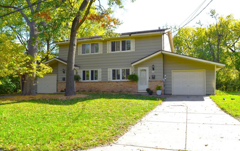 819 - 821 55th Ave N, Brooklyn Center, MN 55430