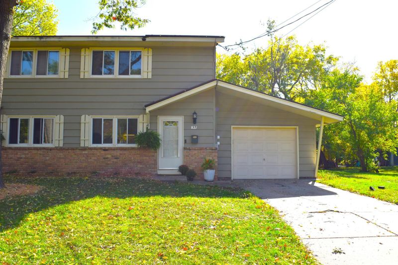 819 - 821 55th Ave N, Brooklyn Center, MN 55430