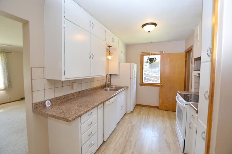 806 5th St NE, Staples, MN 56479