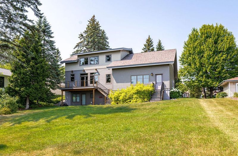 5220 London Rd, Duluth, MN 55804