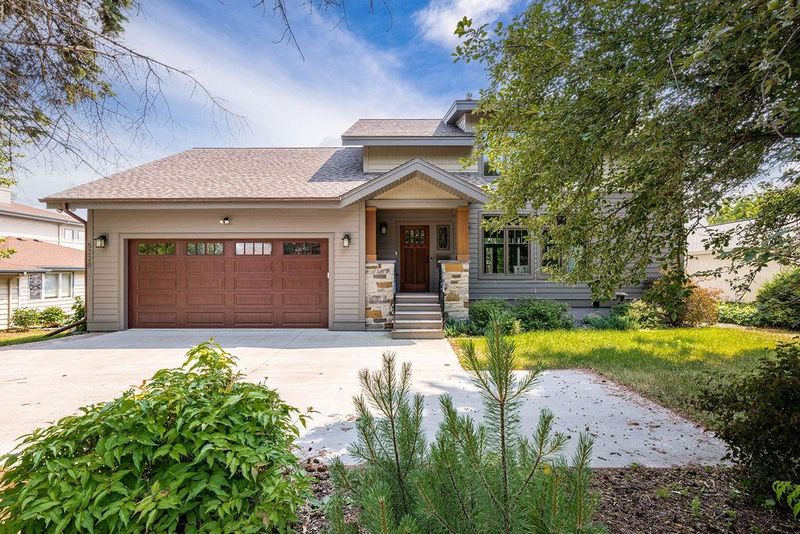 5220 London Rd, Duluth, MN 55804