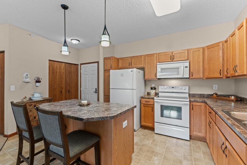 1880 3rd Ave NW #318, Rochester, MN 55901
