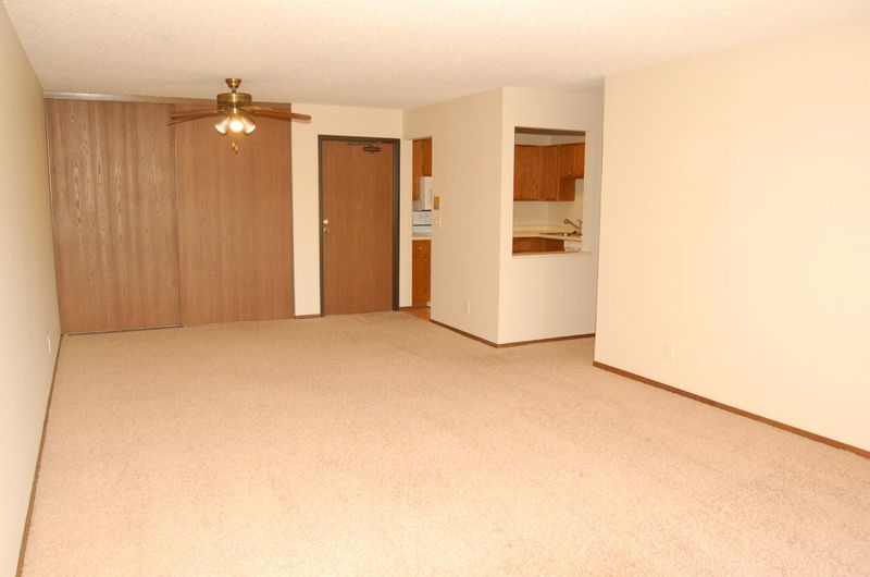 1887 Silver Bell Rd #219, Eagan, MN 55122