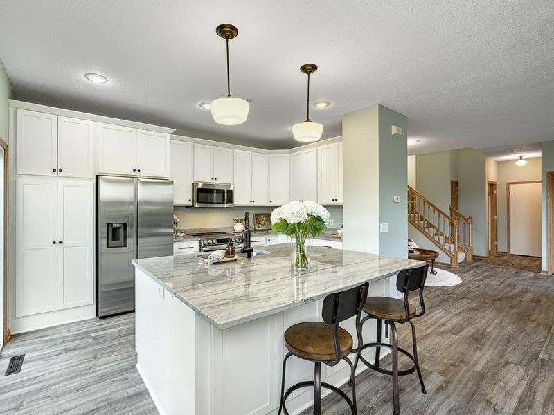 4587 Blaylock Cir #4001, Inver Grove Heights, MN 55076
