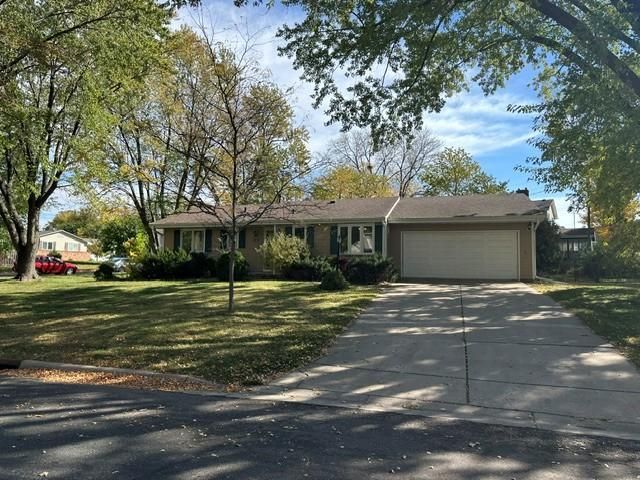 3301 Selkirk Dr, Burnsville, MN 55337