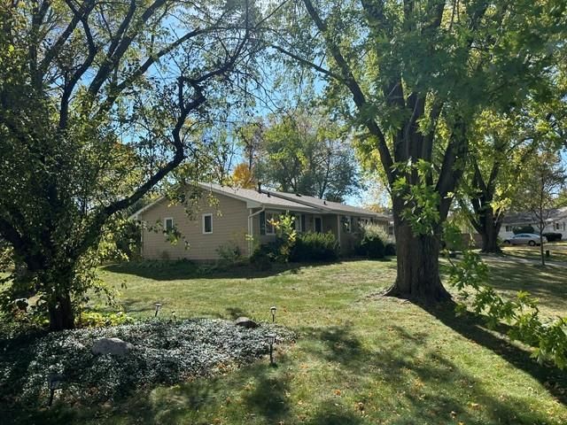 3301 Selkirk Dr, Burnsville, MN 55337