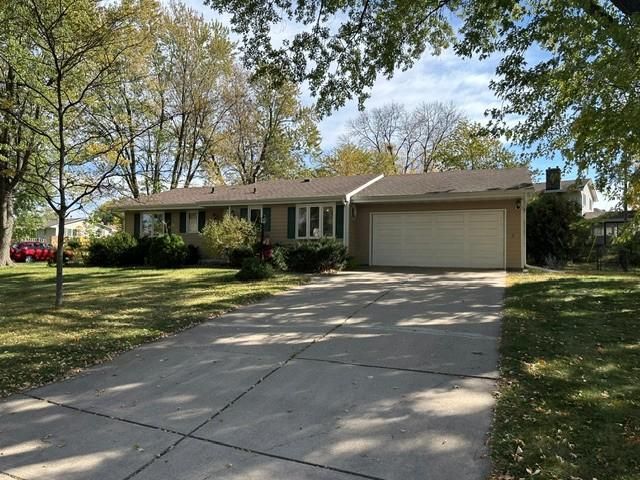 3301 Selkirk Dr, Burnsville, MN 55337