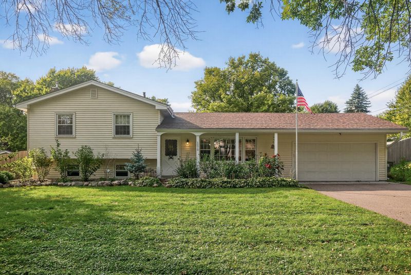 16318 Temple Dr S, Minnetonka, MN 55345