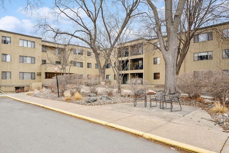 4101 Parklawn Ave #331, Edina, MN 55435