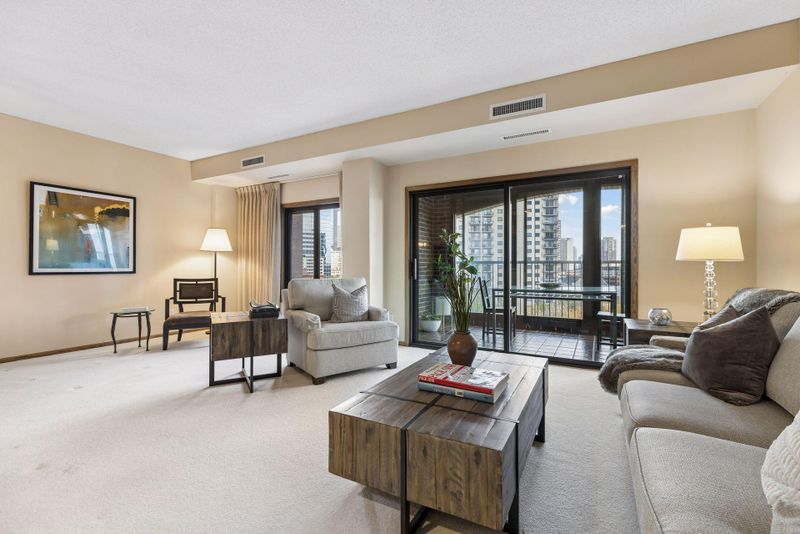 1235 Yale Pl #908, Minneapolis, MN 55403