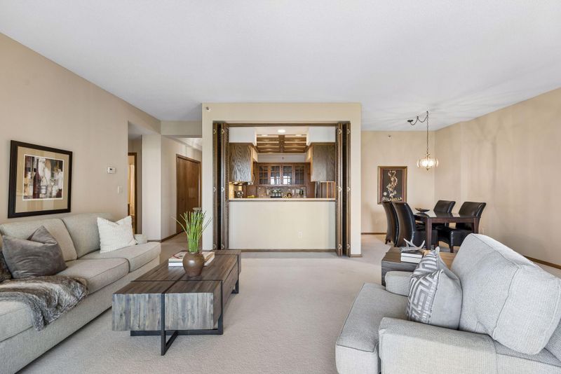 1235 Yale Pl #908, Minneapolis, MN 55403