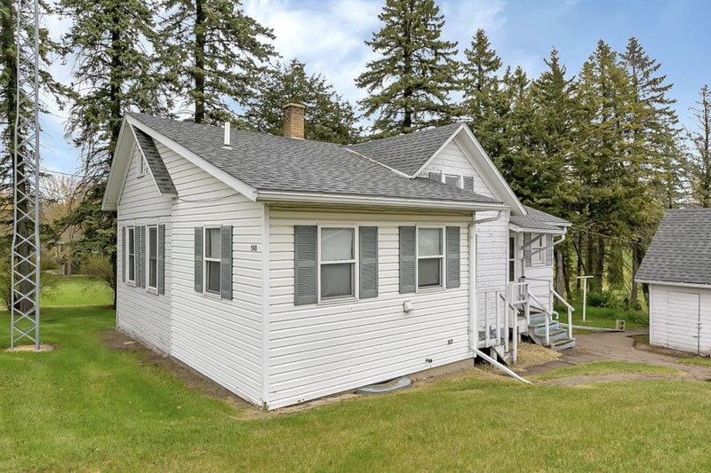540 4th St, Holdingford, MN 56340