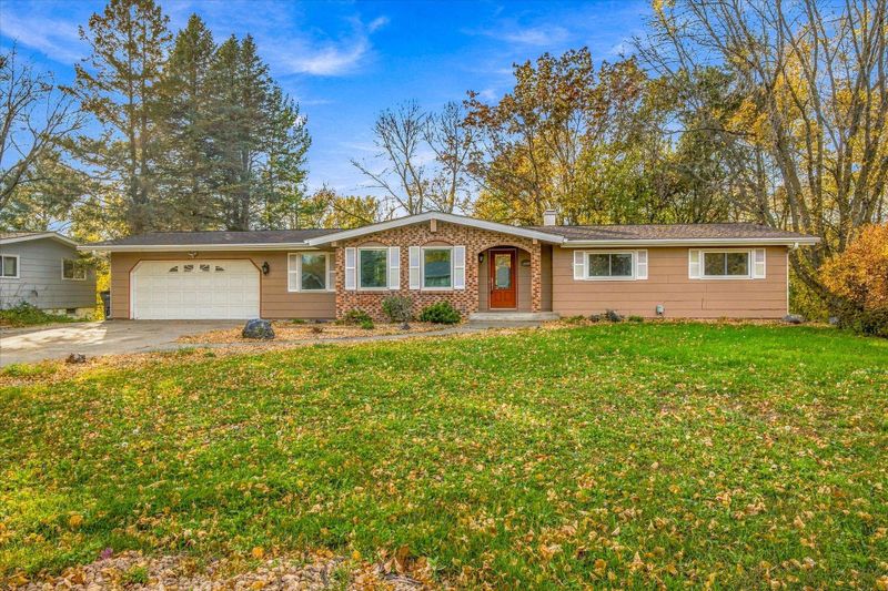 651 Sunset Ln N, Cambridge, MN 55008