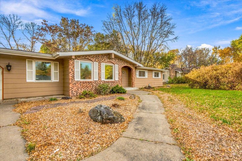651 Sunset Ln N, Cambridge, MN 55008