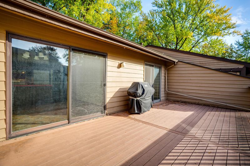 472 W Eagle Lake Dr, Maple Grove, MN 55369
