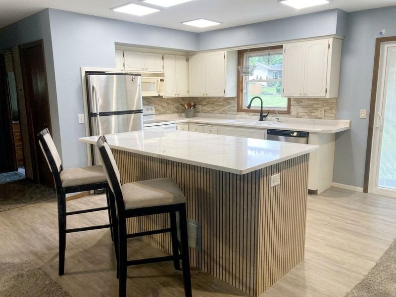 12520 Pineview Trl, Dayton, MN 55327