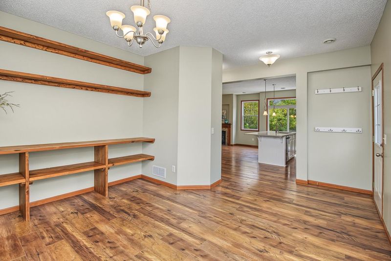 560 Ravencroft Rd, Waconia, MN 55387